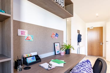 Silver En Suite - Image 2